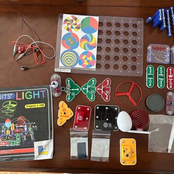 Eleanco Snap Circuits - Picture 3 of 4